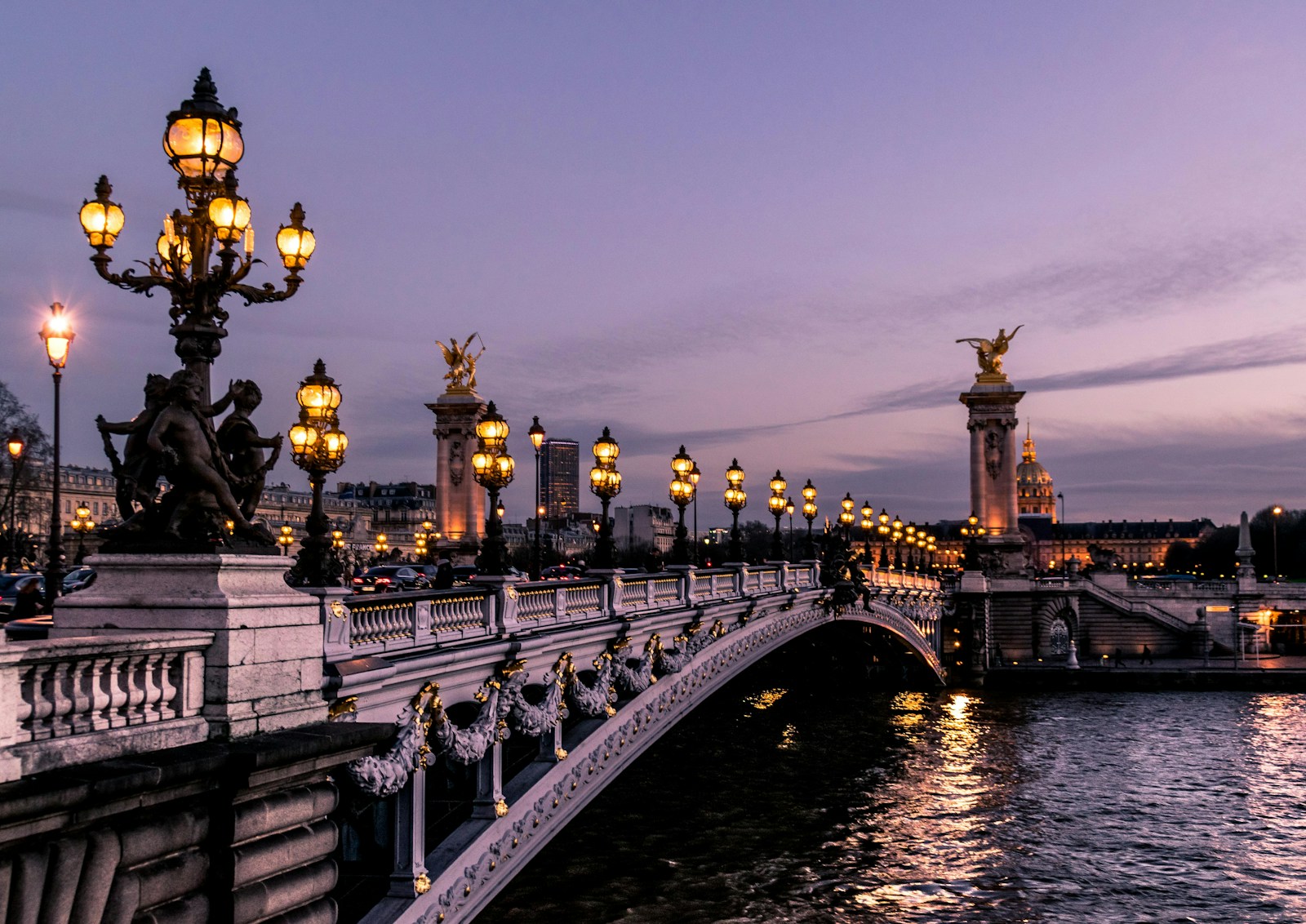 Vista de París con arquitectura y calles para recorrer